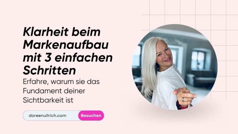 a woman pointing at something-Klarheit beim Markenaufbau